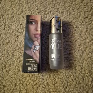 King Kylie Supple Kiss Lip Glaze She's Back